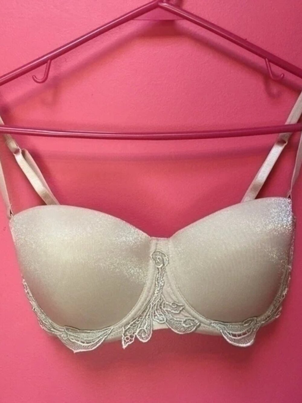 NEW with tag Size 32C Silvia Beige Convertible Bra w/ Silicone Grips